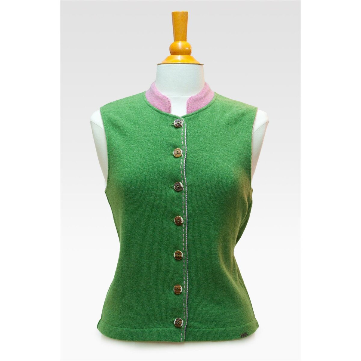 Damenweste mit Hirschhorn-Knöpfen 42 Grün 1 Damenweste mit Hirschhorn-Knöpfen 42 Grün